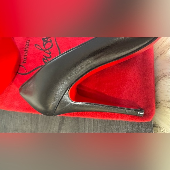 CHRISTIAN LOUBOUTIN
Black Patent Leather Pump ๐ ๐ฅ
NWT | EU 38.5 - Picture 14 of 15